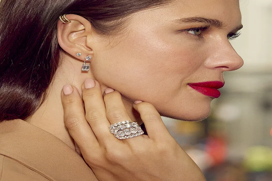 What Is An Anniversary Ring? – Key Differences What Is An Anniversary Ring_Key Differences WIth Clarity June 25